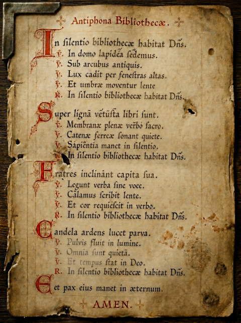 Textplatt "Antiphona Biblitothecae"